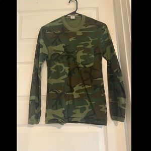 UO vintage selection camo long sleeve T-shirt!